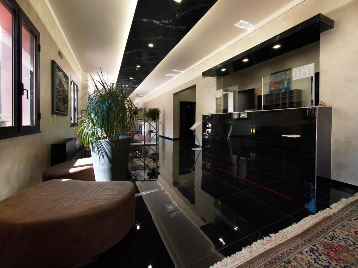 Hotel Versailles 3*