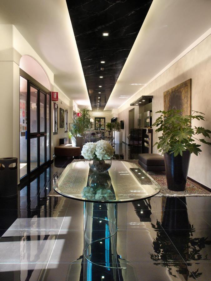 Hotel Versailles 3*