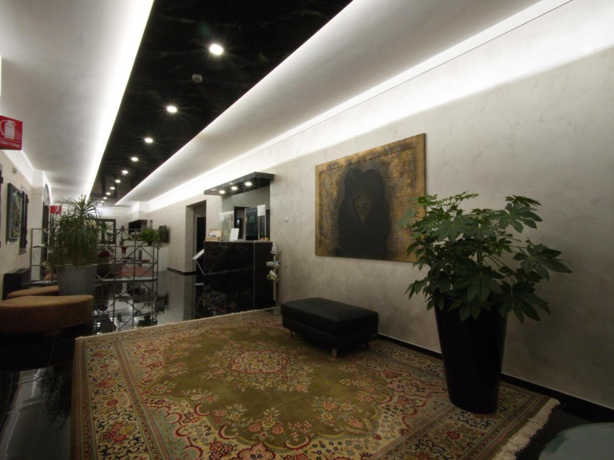 Versailles Hotel 3*